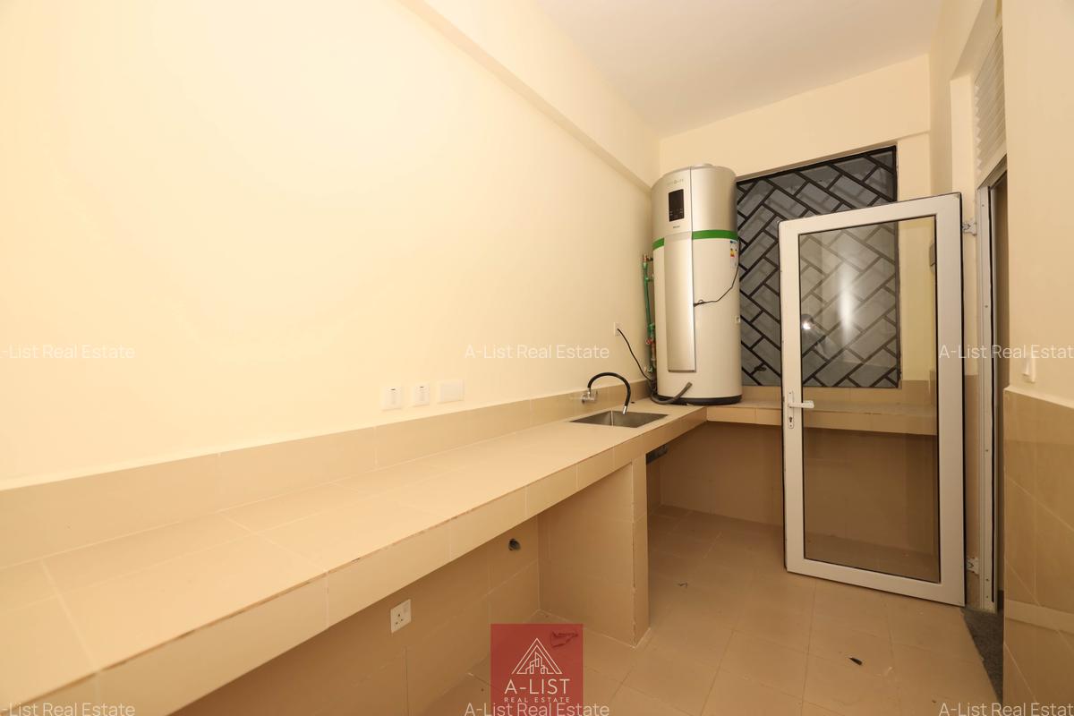 4 Bed Apartment with En Suite at 4Th Parklands - 9
