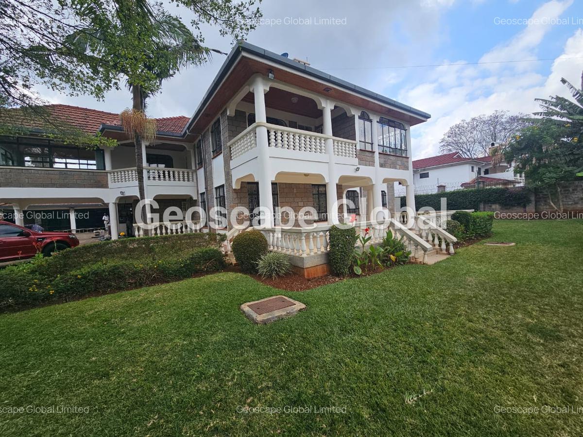 5 Bed House with En Suite in Runda - 1