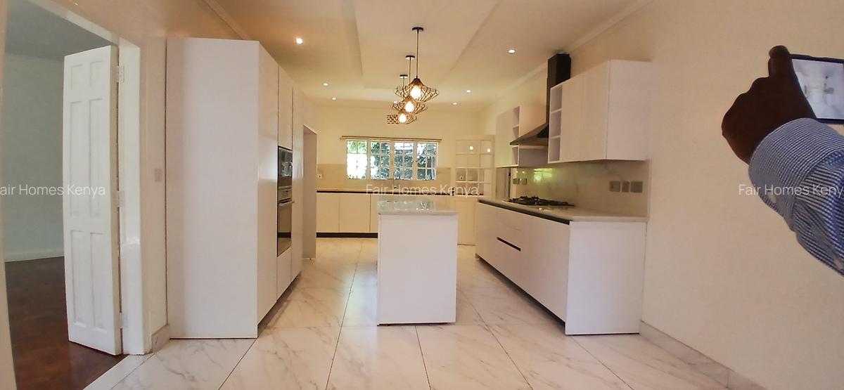 4 Bed House with En Suite at Lavington Green - 12