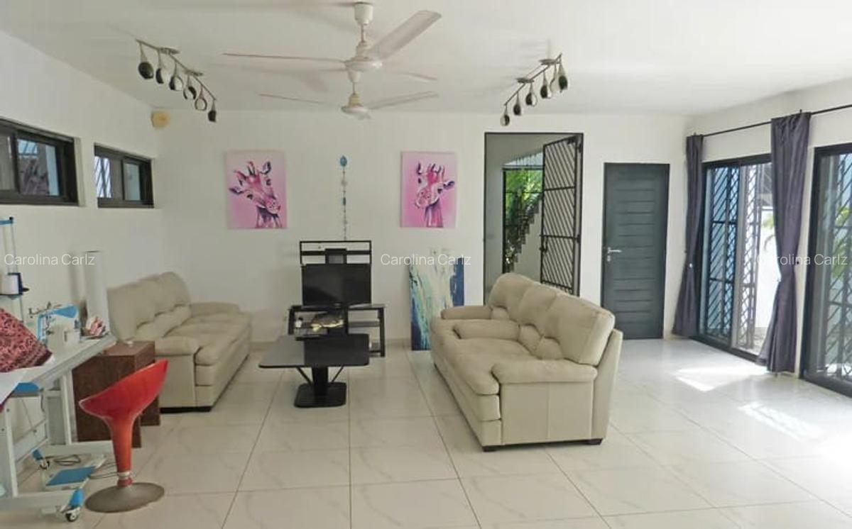 4 Bed House with En Suite in Watamu - 12