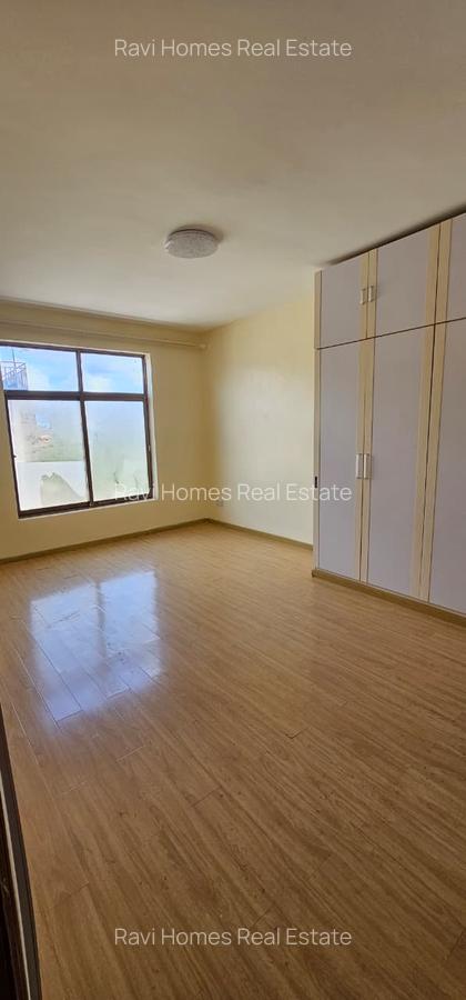 3 Bed Apartment with En Suite in Lavington - 4