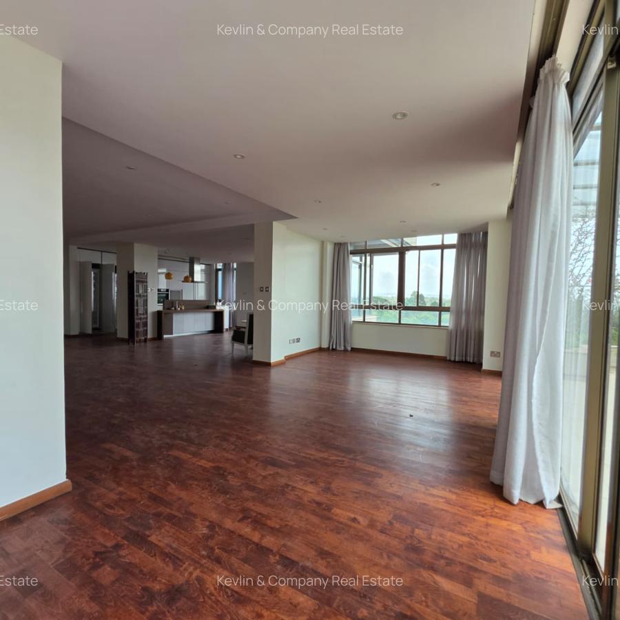 4 Bed Apartment with En Suite in Parklands - 3