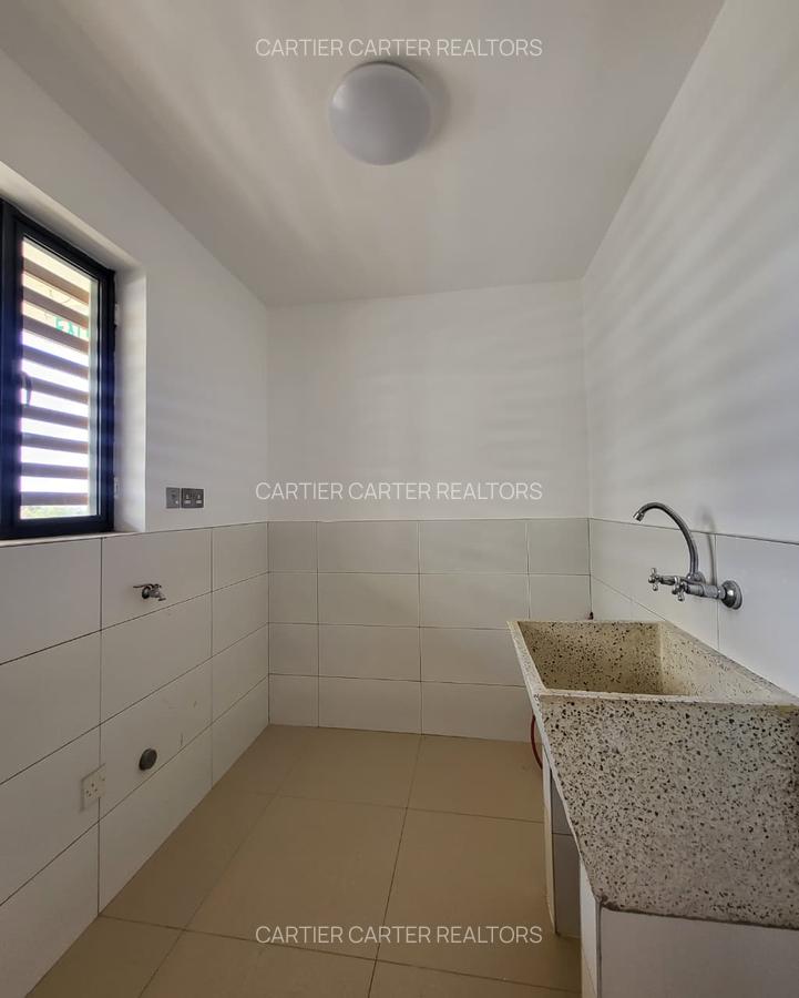 Serviced 2 Bed Apartment with En Suite in Garden Estate - 5