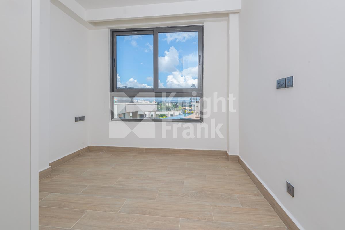 3 Bed Apartment with En Suite at Riverside Drive - 8