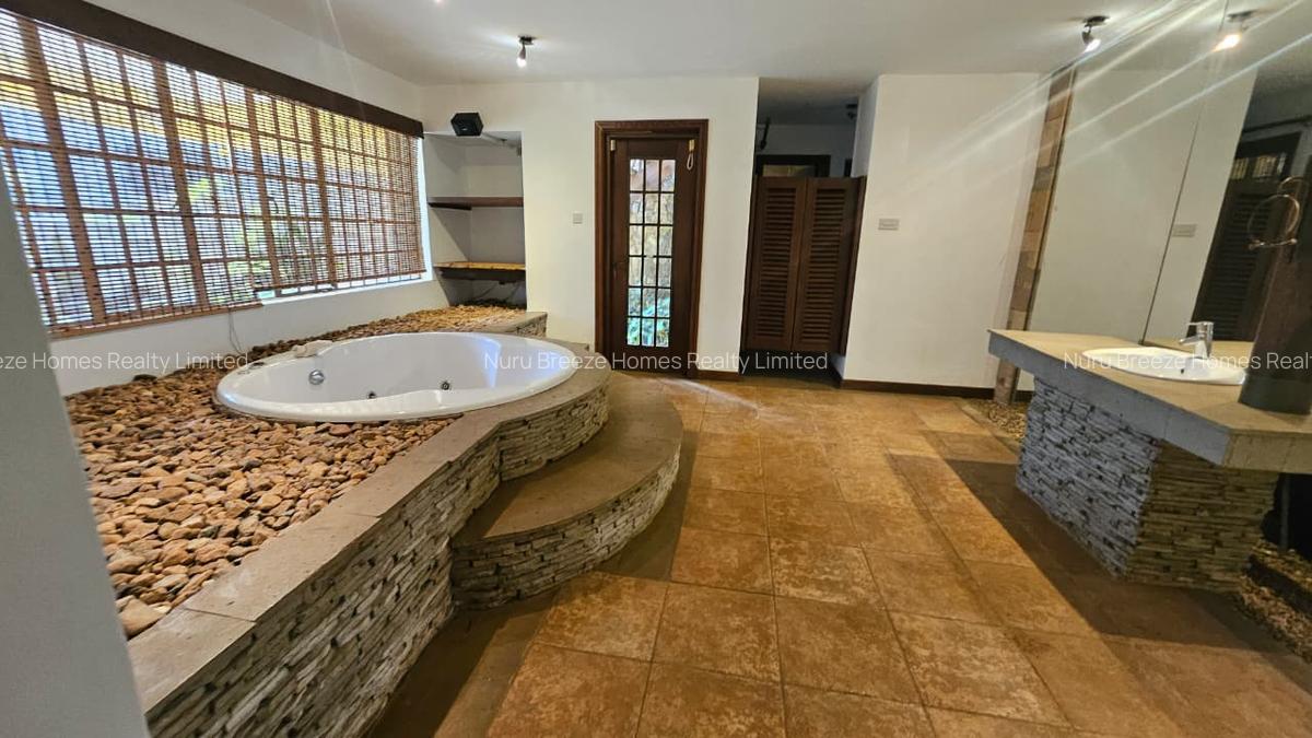 6 Bed House with En Suite in Runda - 13