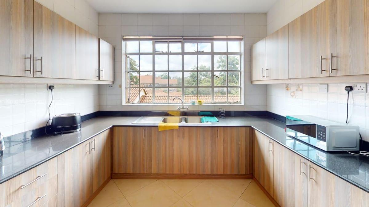 Serviced 4 Bed Apartment with En Suite in Riverside - 10