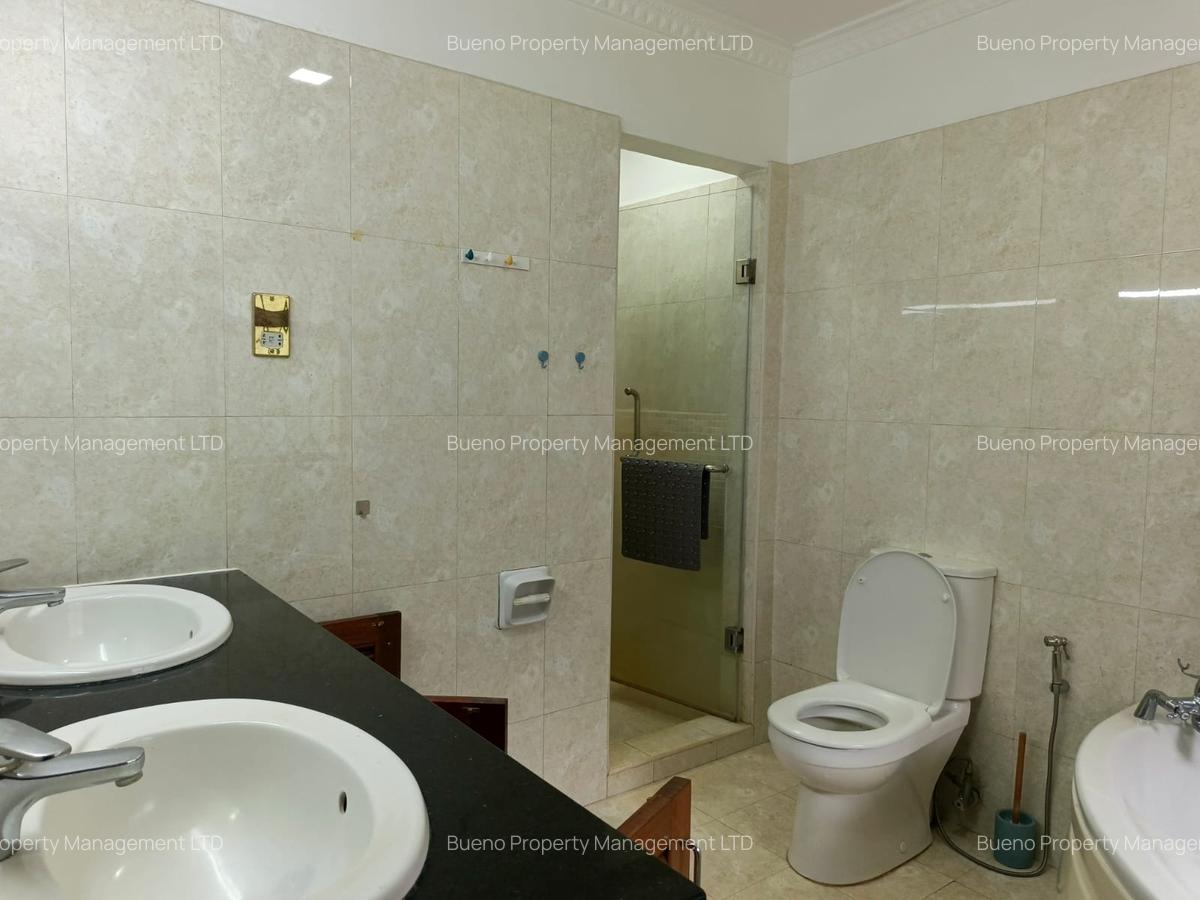 5 Bed Villa with Swimming Pool in Runda - 8