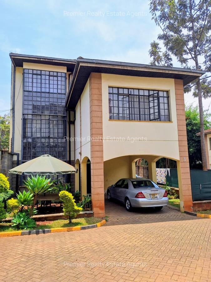 4 Bed House with En Suite at Lavington - 1
