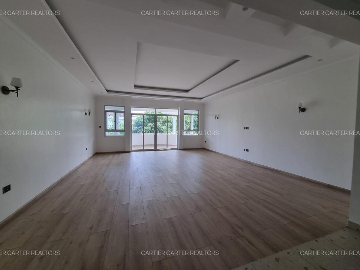 5 Bed House with En Suite in Runda - 12