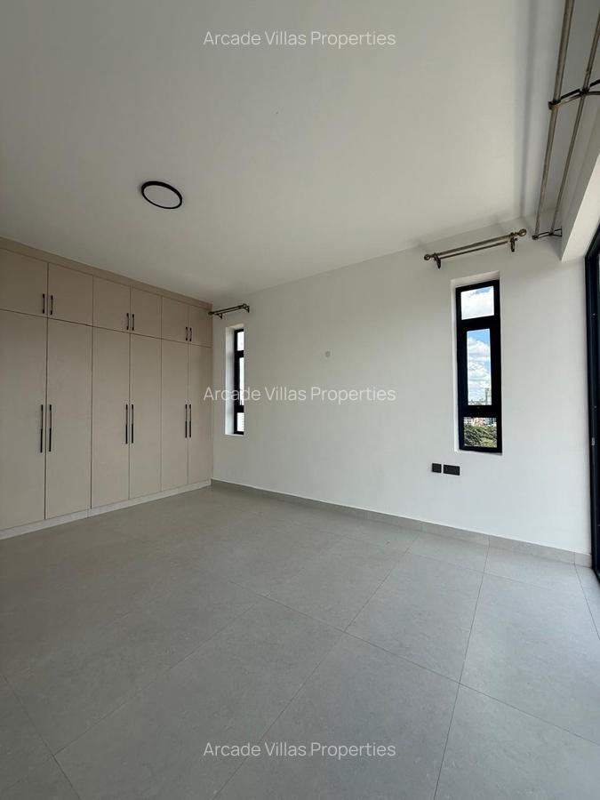 3 Bed Apartment with En Suite in Brookside - 10