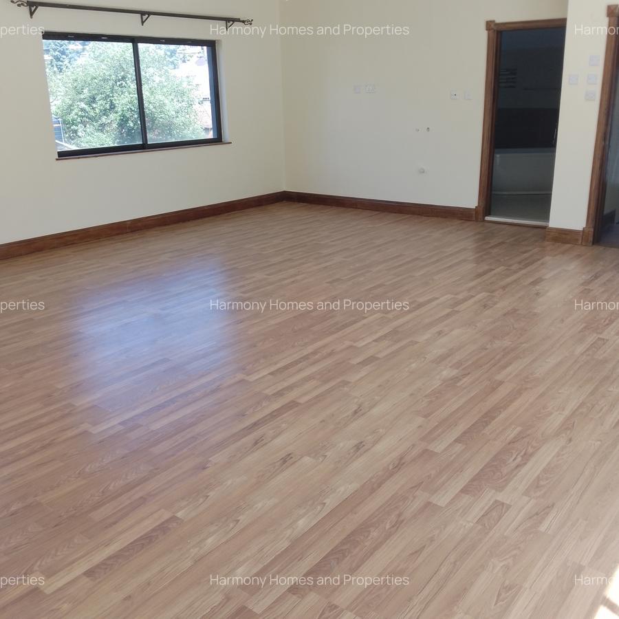 5 Bed Villa with En Suite at Brookside - 13