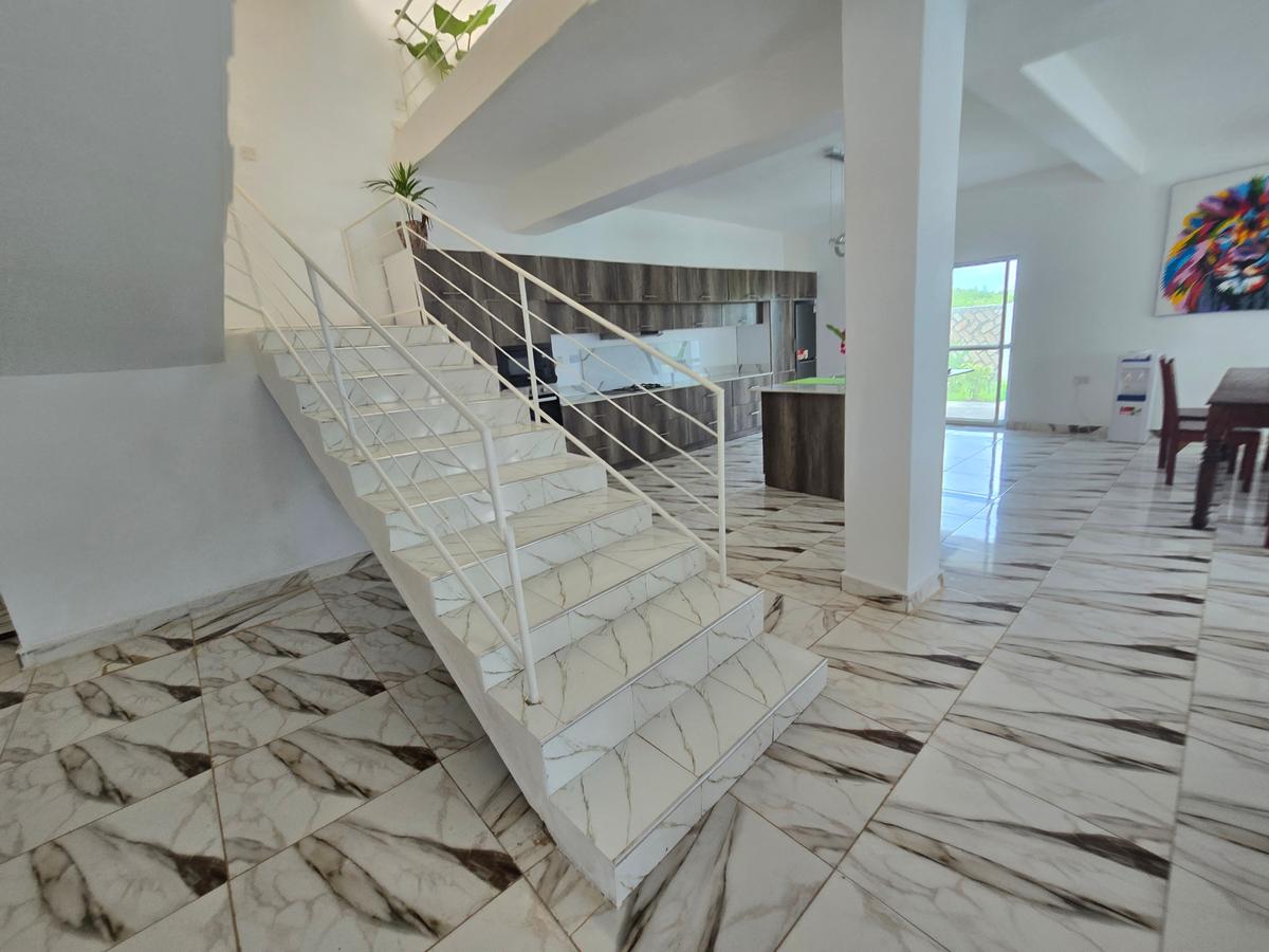 6 Bed House with En Suite in Watamu - 12