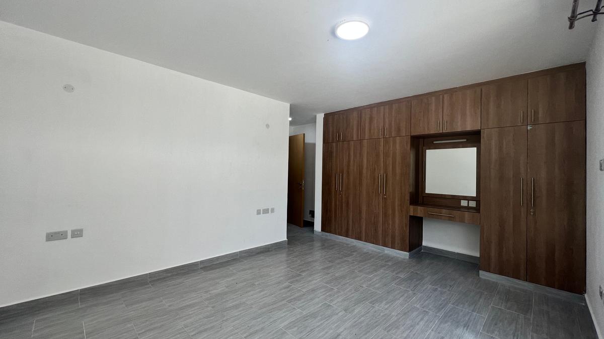 2 Bed Apartment with En Suite at Lavington - 5