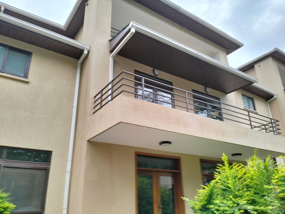 5 Bed Townhouse with En Suite in Lavington - 3