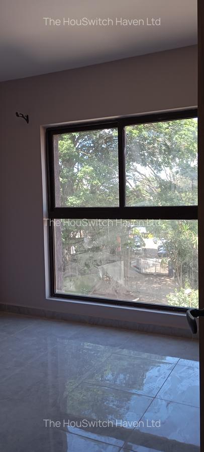 2 Bed Apartment with En Suite at Brookside - 6