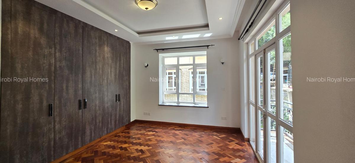 5 Bed Townhouse with En Suite at Lavington Green - 18