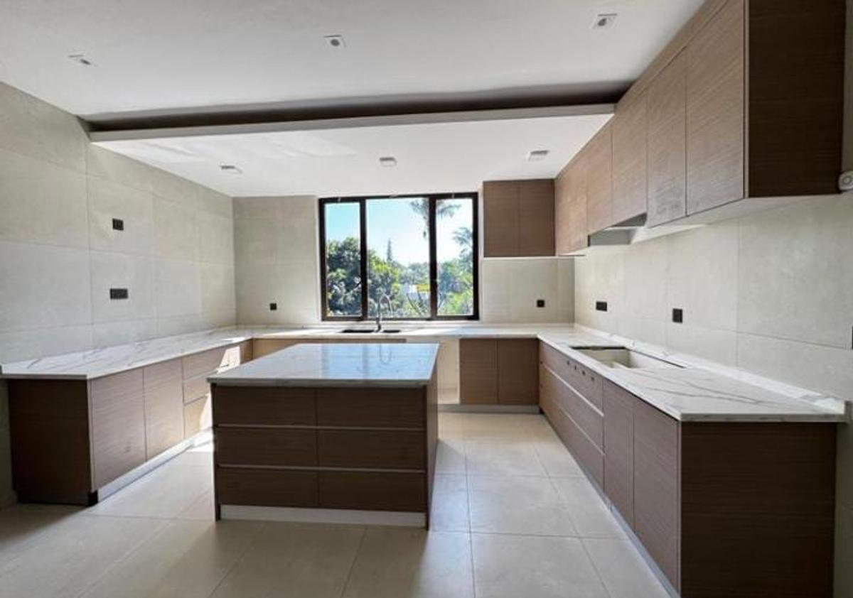 6 Bed Villa with En Suite in Nyari - 8