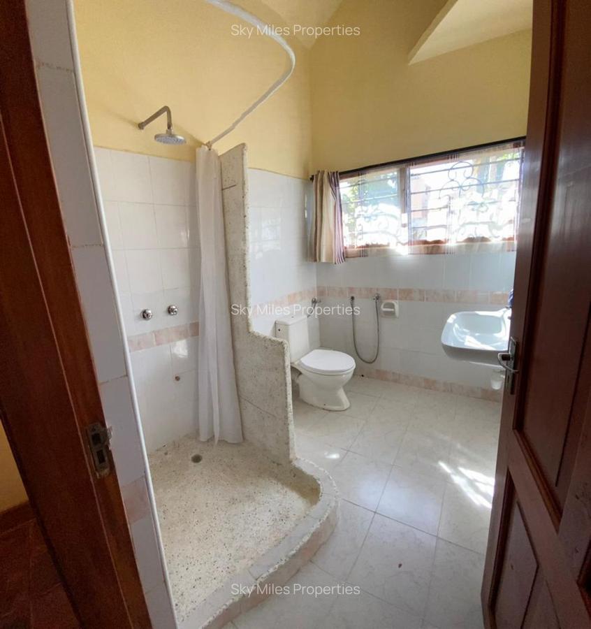 6 Bed Villa with En Suite at Posta Mtwapa - 12