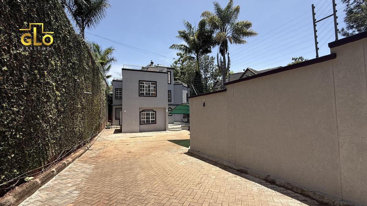 4 Bed Villa with En Suite in Spring Valley - 2