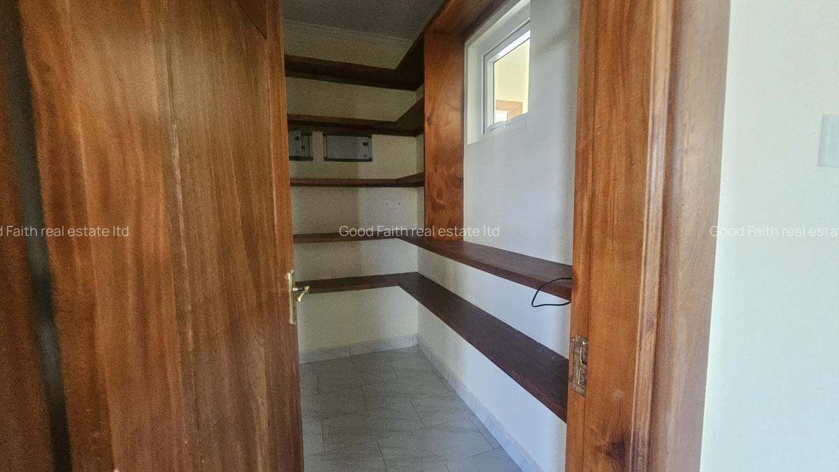 4 Bed Townhouse with En Suite in Runda - 6