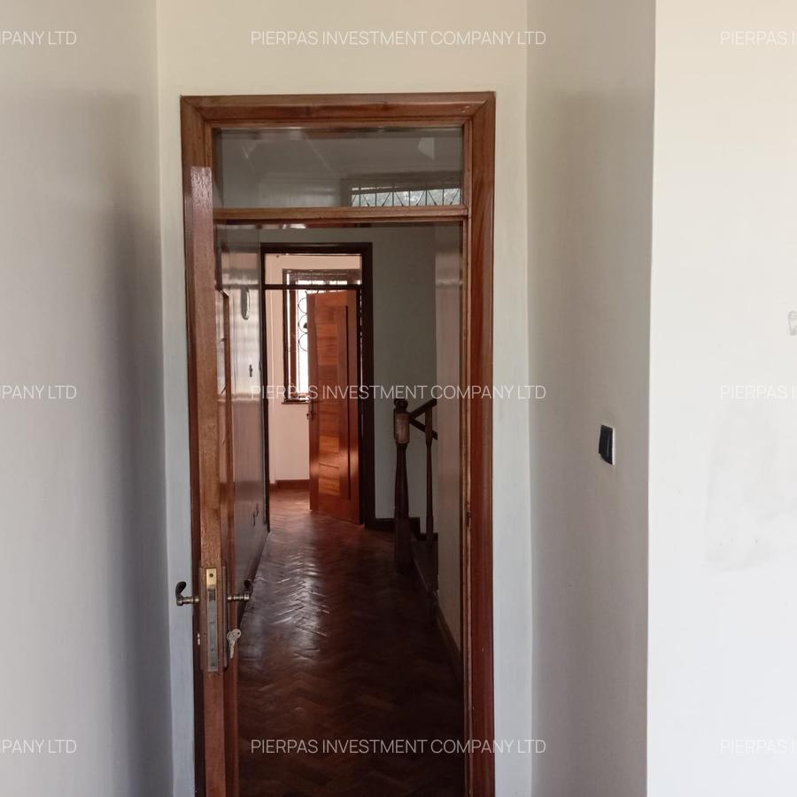 5 Bed Townhouse with En Suite in Lavington - 18