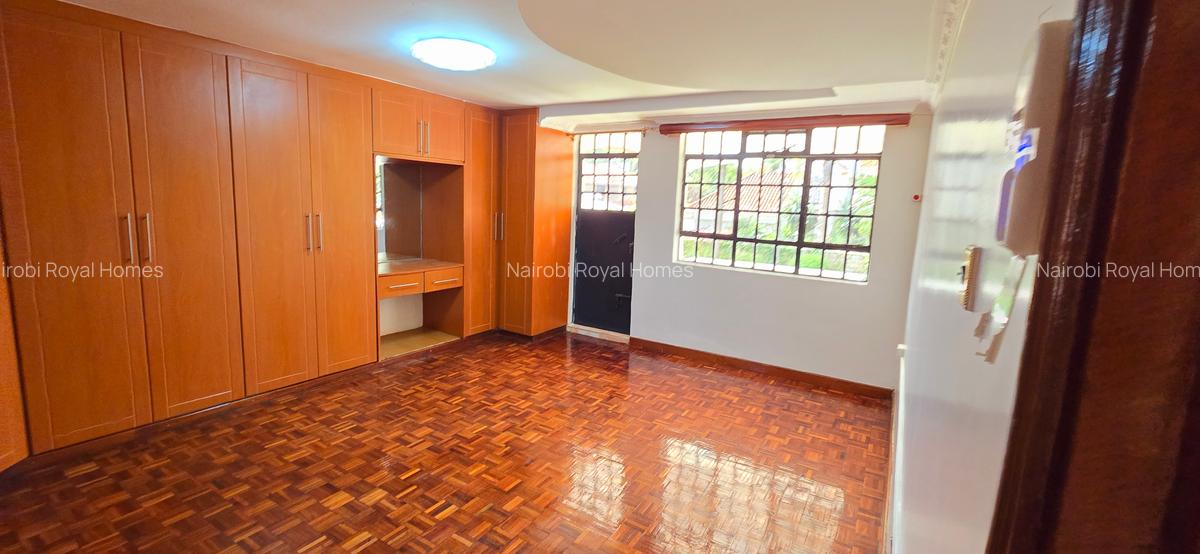 4 Bed Townhouse with En Suite at Lavington Convent Drive - 17