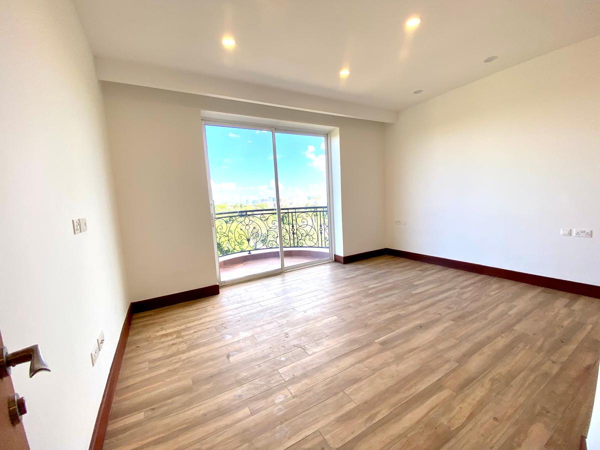 3 Bed Apartment with En Suite in Parklands - 14