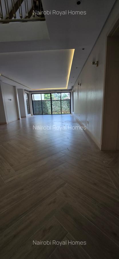 5 Bed House with En Suite at Lavington Green - 16