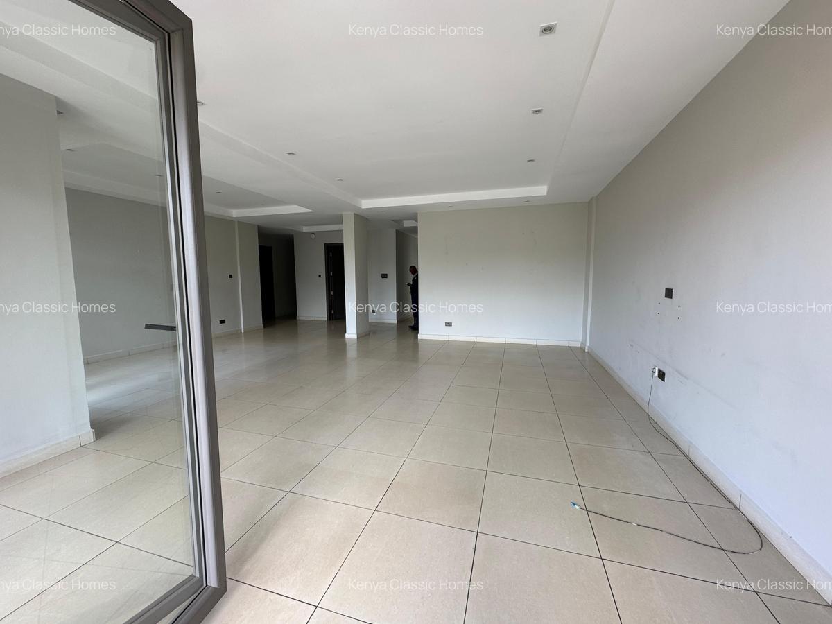 3 Bed Apartment with En Suite at Riverside - 5