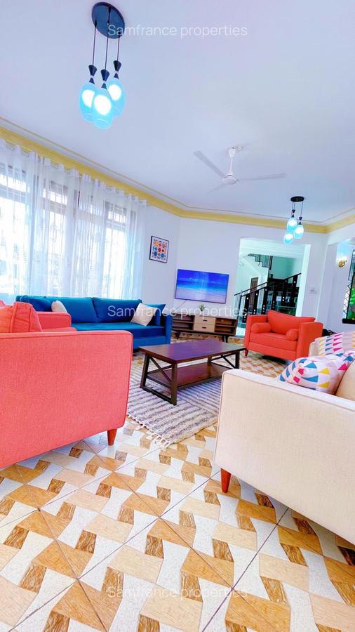 7 Bed Villa with En Suite at 1St Avanue - 2