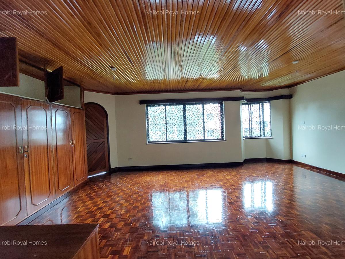 6 Bed Townhouse with En Suite at Algeyo 66 - 17