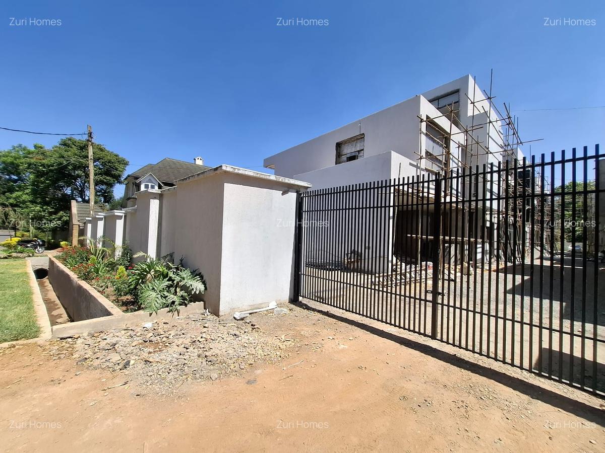 5 Bed Townhouse with En Suite in Lavington - 16
