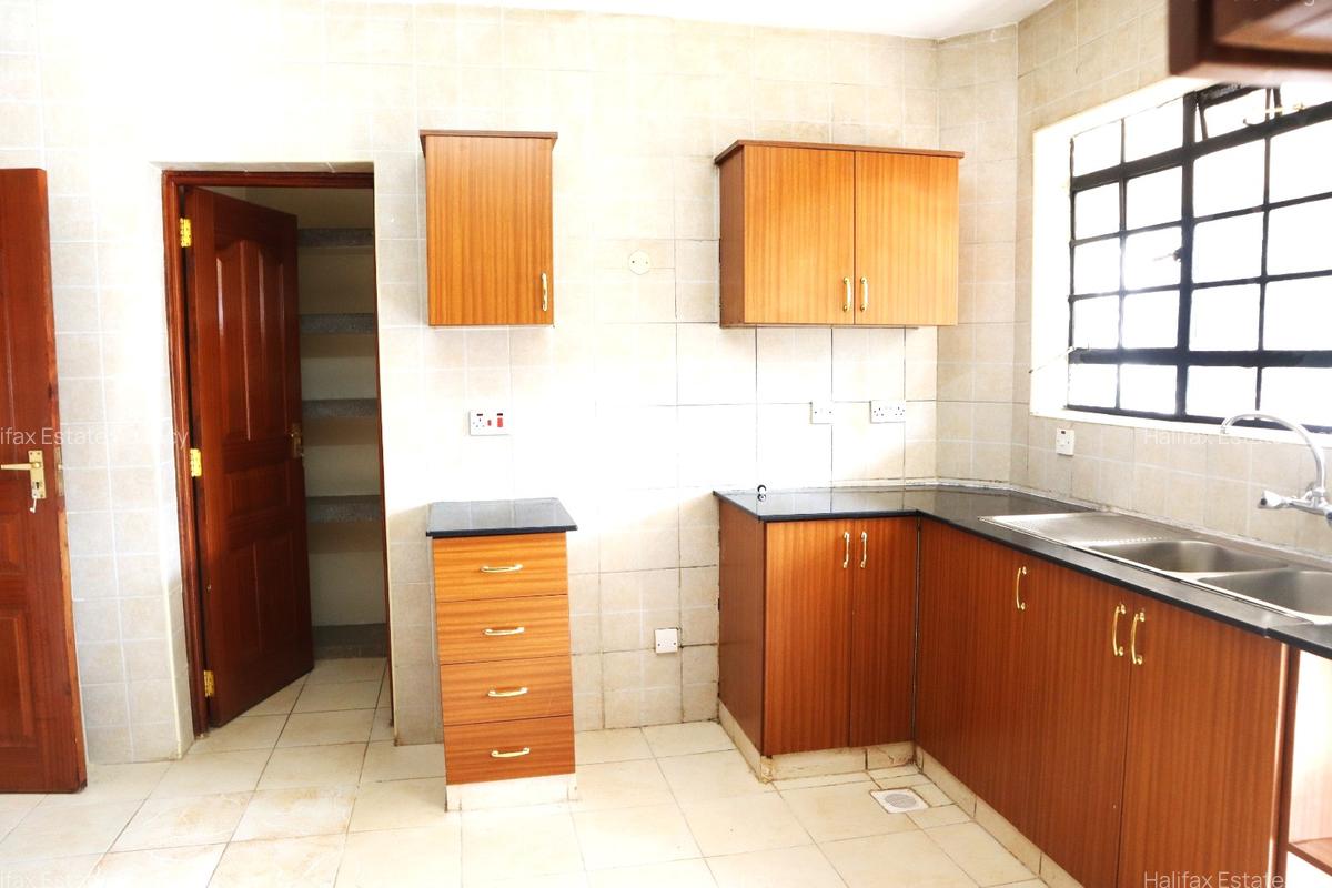 3 Bed Apartment with En Suite in Parklands - 11