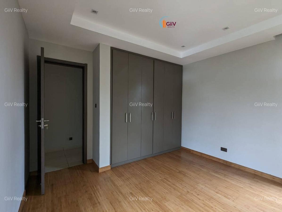 3 Bed Apartment with Gym in Riverside - 10