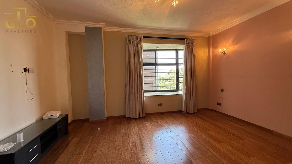 4 Bed Apartment with En Suite in Riverside - 13