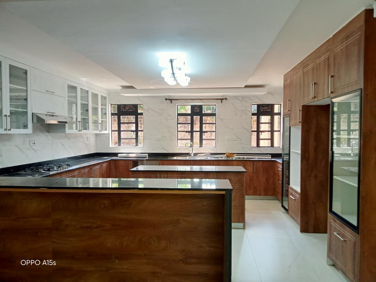 7 Bed House with En Suite in Kitisuru - 2