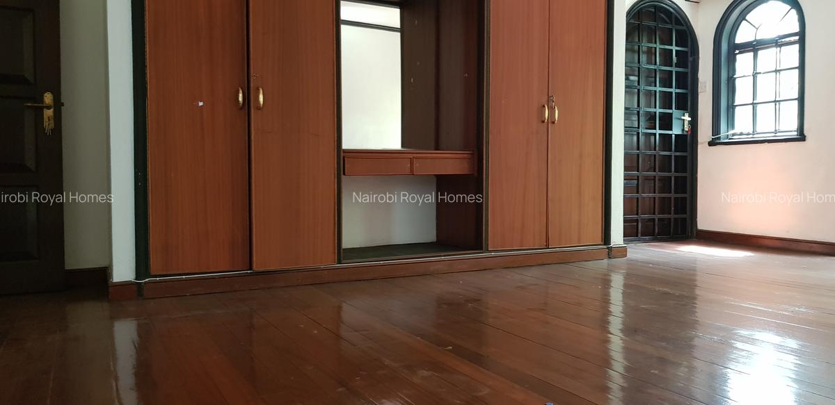 4 Bed Townhouse with En Suite at Riverside Drive - 17