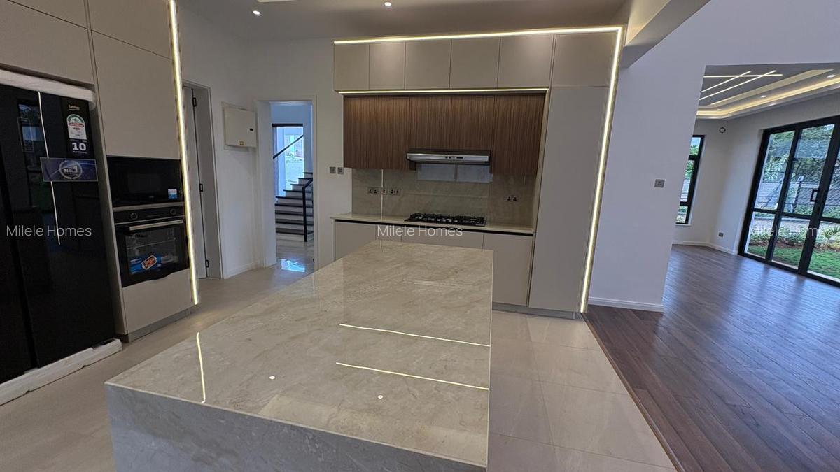 5 Bed Villa with En Suite in Lavington - 3