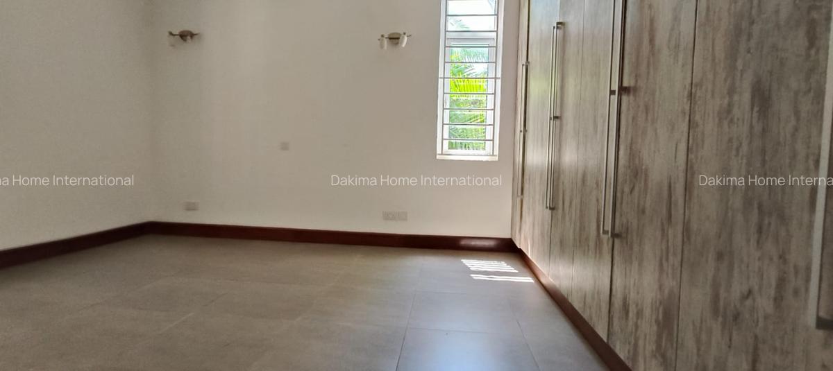 5 Bed Townhouse with En Suite in Rosslyn - 15