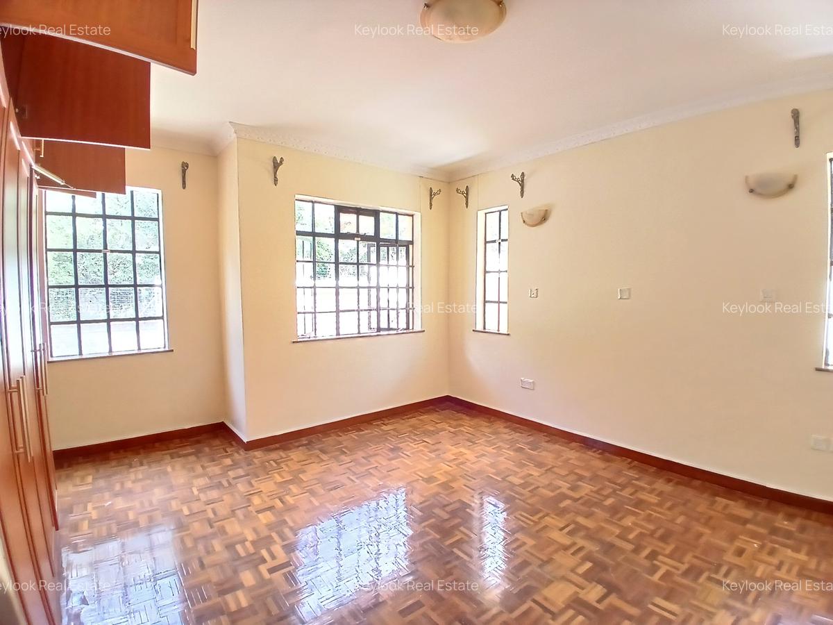 4 Bed Townhouse with En Suite at Lavington - 10