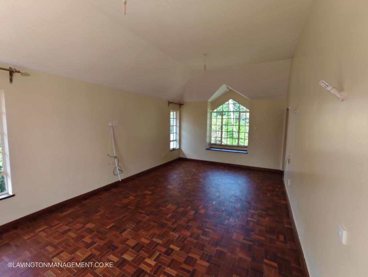 5 Bed Townhouse with En Suite at Lavington Green - 12