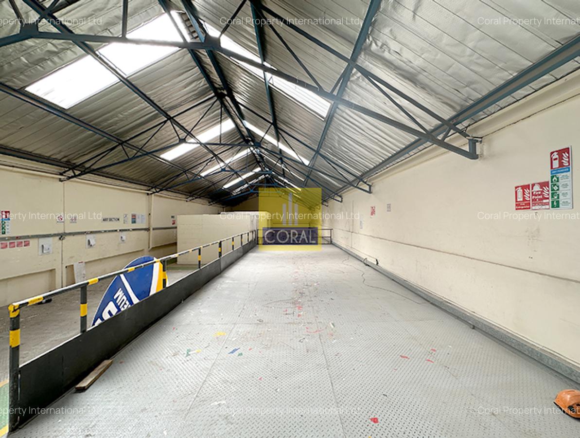 29,825 ft² Warehouse in Industrial Area - 12