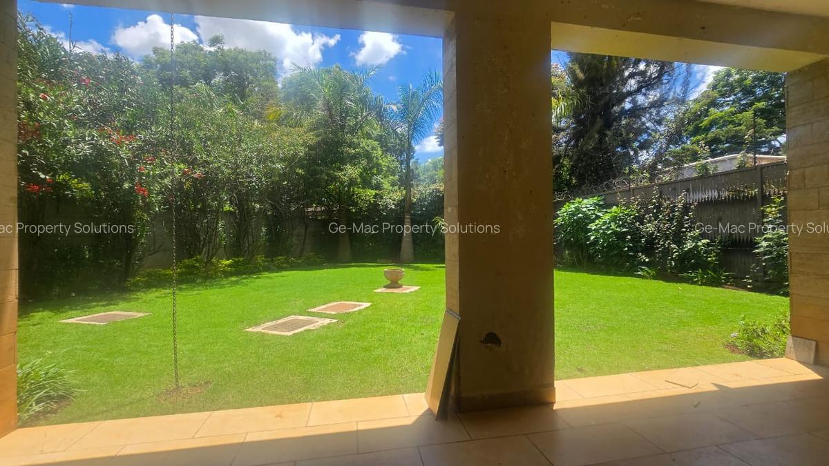 5 Bed House with En Suite in Lavington - 2