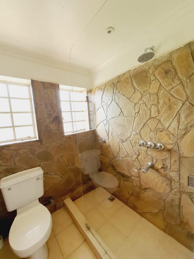 3 Bed House with En Suite at Runda - 14