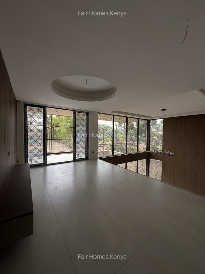 5 Bed Townhouse with En Suite at Lavington Green - 3