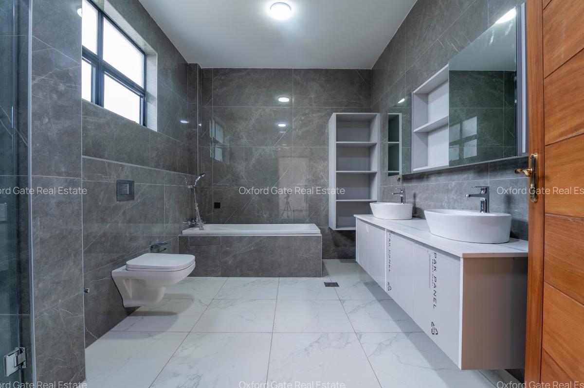 5 Bed Townhouse with En Suite in Lavington - 16