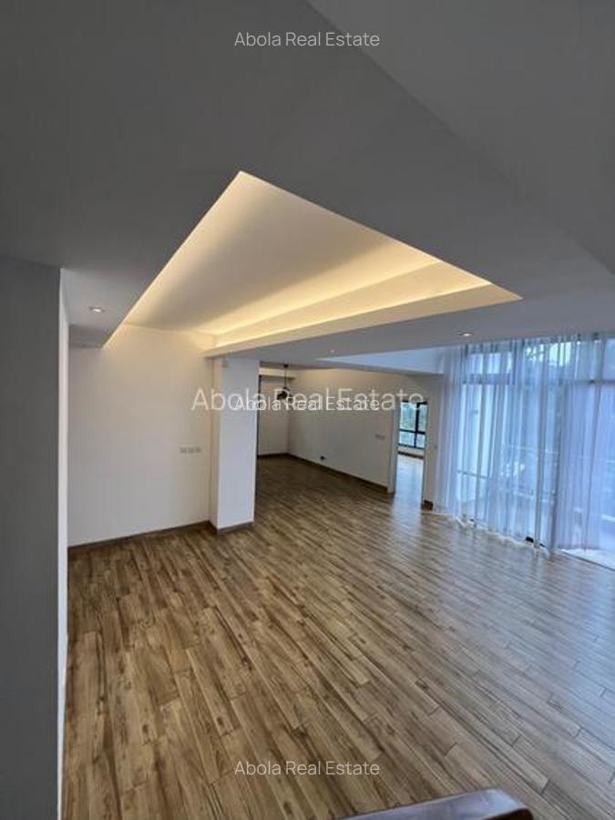 4 Bed Apartment with En Suite in Riverside - 15