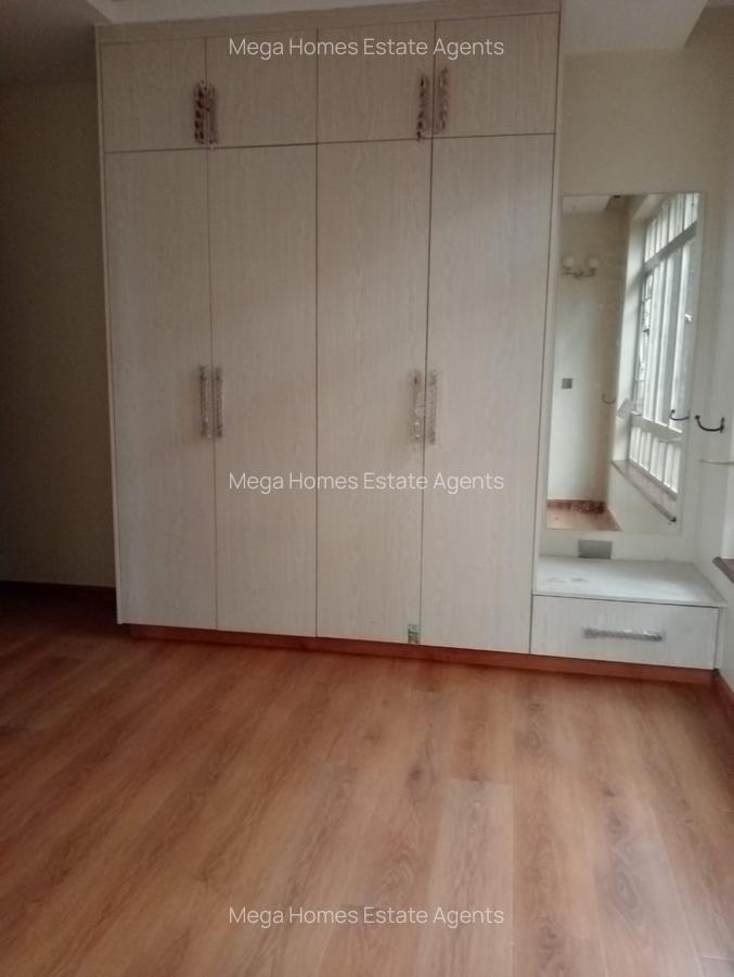 6 Bed House with En Suite at Rossyln - 13