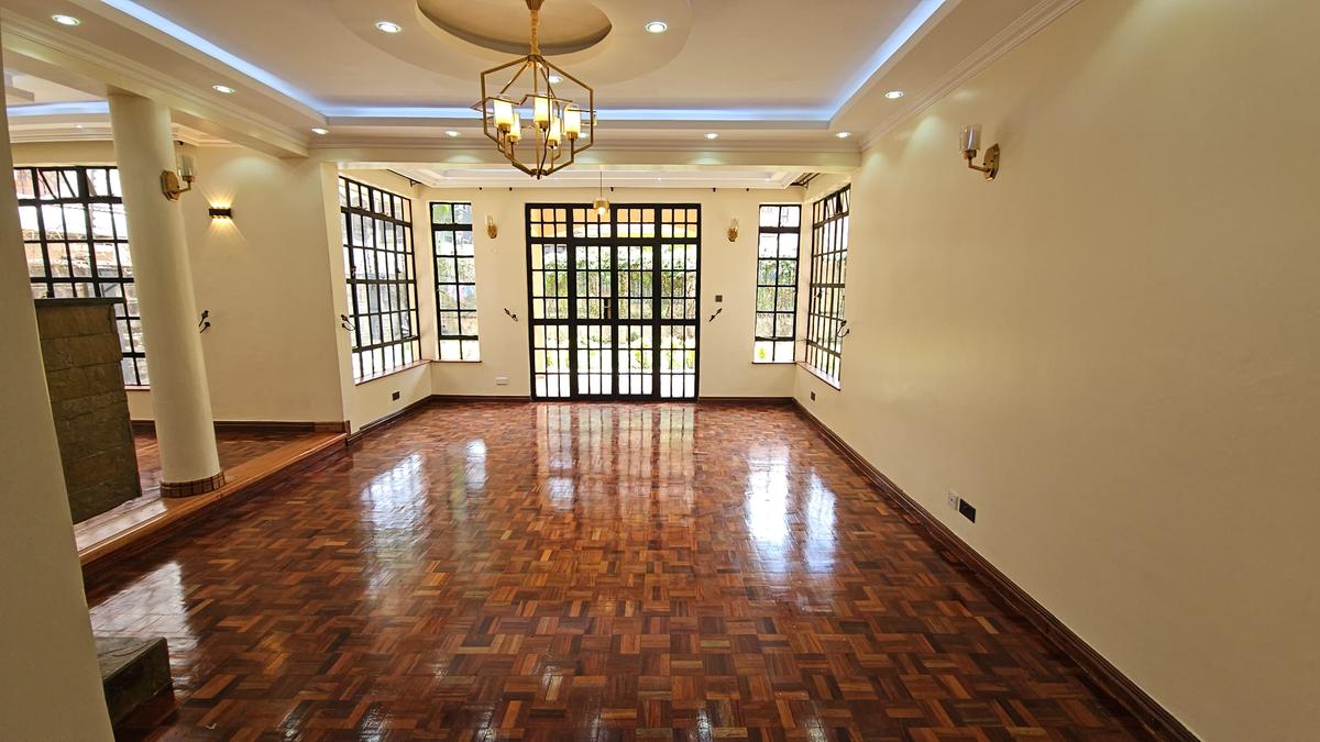 5 Bed House with En Suite in Lavington - 3