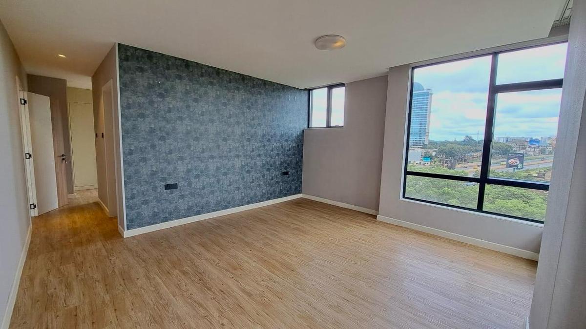 3 Bed Apartment with En Suite at Brookside - 12